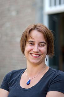 Dr. Mindel van de  Laar